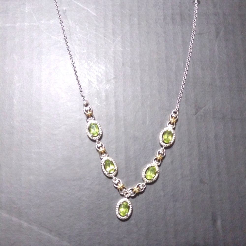 Silver green emerald necklace with magnetic fastener